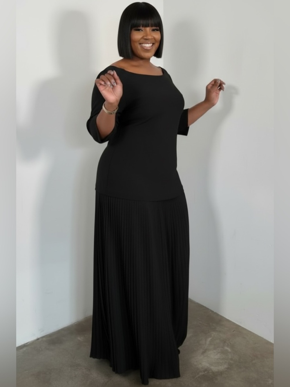 Elegant Black Pleated Maxi Dress - Picture 2 of 3